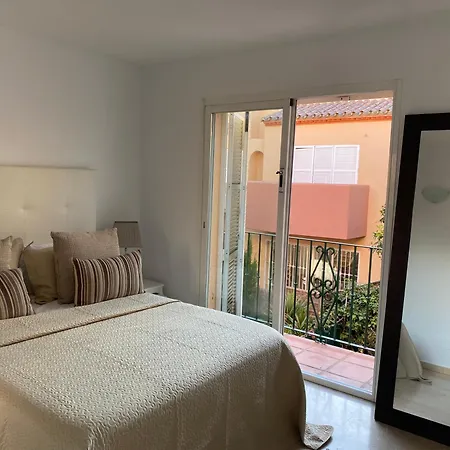 Condes De Iza Nueva Andalucia Semesterbostad *