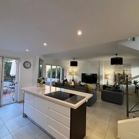 Condes De Iza Nueva Andalucia Tatil Evi